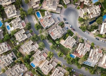 Immobilien-Influencer „Immo Tommy“ im Kreuzfeuer: Käufer fühlen sich betrogen und stehen vor dem finanziellen Ruin