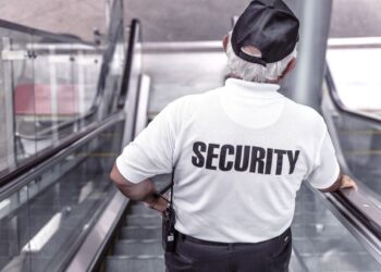 Unternehmenssicherheit mit bewaffnetem Personal: Effektive Aufbewahrungs- und Einsatzstrategien.