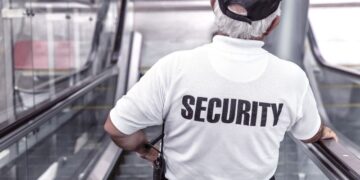 Unternehmenssicherheit mit bewaffnetem Personal: Effektive Aufbewahrungs- und Einsatzstrategien.