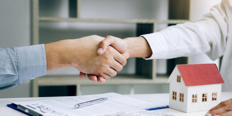 Wohnung verkaufen mit laufendem Mietvertrag: Was sollten Eigentümer wissen?