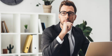 Zwischen Sicherheit und Selbstbestimmung: Psychologische und organisatorische Strategien für den erfolgreichen Weg in die Selbstständigkeit