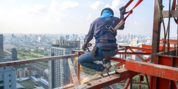 Wenn Arbeitgeber die Verantwortung für Leben und Tod übernehmen: Absturzsicherung im Betrieb