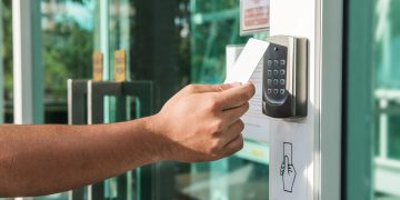Mechanisch, elektronisch oder mobil: Welches Zutrittssystem passt zu welchem Unternehmen?